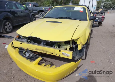 2002 Ford Mustang z USA, uszkodzony, nr VIN 1FAFP44412F232557